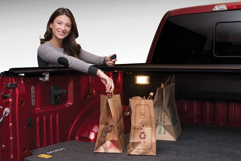 Retrax Hard Manual Retractable Tonneau Cover 6.5' Fits 2019-25 Chevrolet Silverado/GMC Sierra 1500