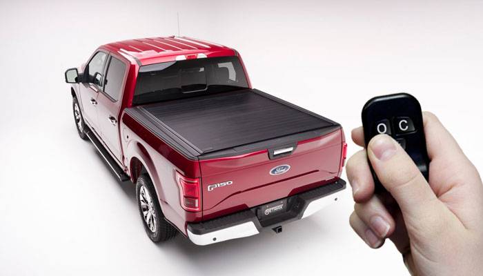 Retrax Hard Manual Retractable Tonneau Cover 6.5' Fits 2019-25 Chevrolet Silverado/GMC Sierra 1500