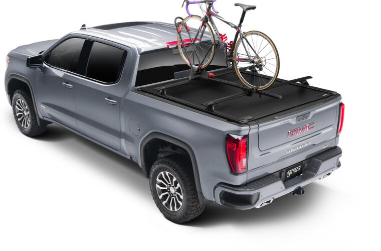 RetraxONE XR Manual Retractable Tonneau Cover 6'9" Fits 2020-25 Silverado/Sierra 2500HD/3500HD Standard Rail