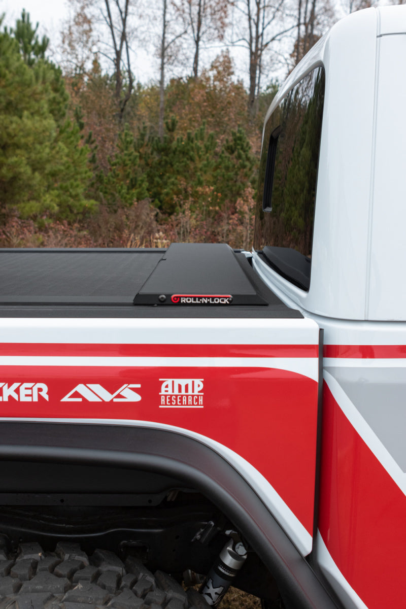ROLL-N-LOCK M-Series Soft Retractable Tonneau Cover 5' Fits 2020-25 Gladiator w/ Trail Rail System