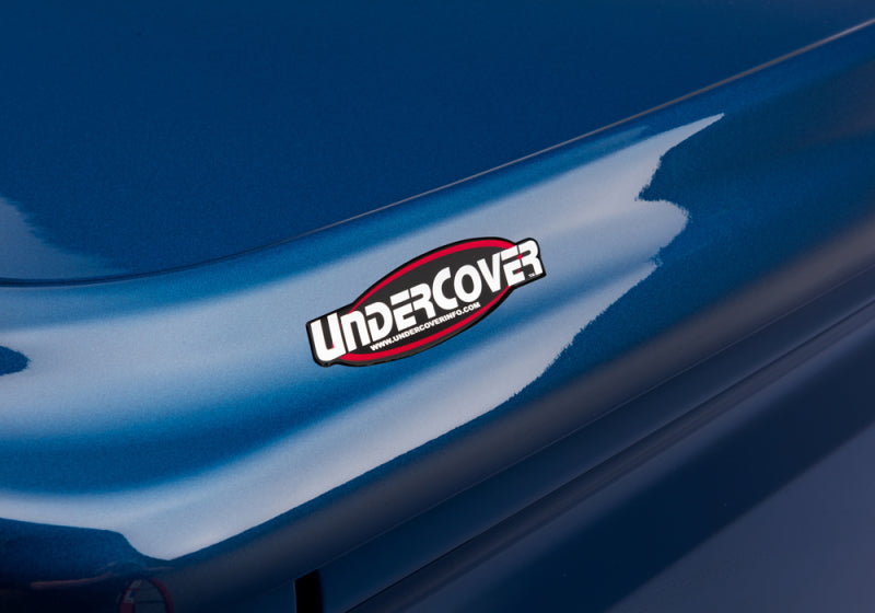 UnderCover LUX Hinged Tonneau Cover 5' Fits 2015-22 Col/Can (Olympic White)