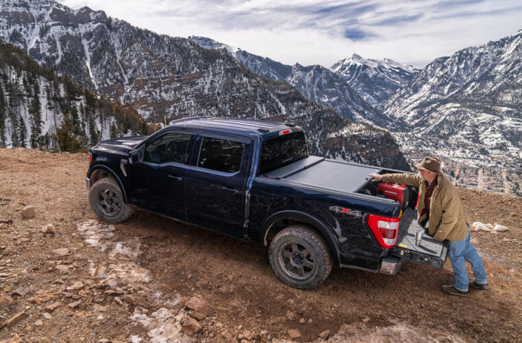 ROLL-N-LOCK A-Series Hard Manual Retractable Tonneau Cover 6'7" Fits 2021-25 F-150