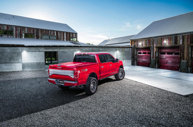 UNDERCOVER Elite LX Painted Hard Tilt-Up Tonneau Cover 6'10" Fits 2020-25 Silverado 2500HD/3500HD - Silver Ice
