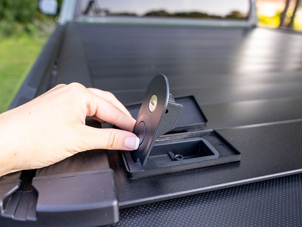 Retrax Hard Manual Retractable Tonneau Cover 8 Ft Fits 2022-25 Toyota Tundra w/ Deck Rail w/o Stake Pocket