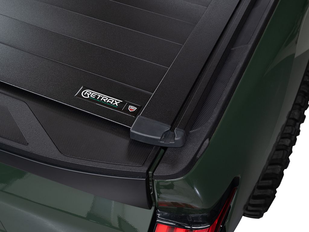 Retrax Hard Manual Retractable Tonneau Cover 8 Ft Fits 2022-25 Toyota Tundra w/ Deck Rail w/o Stake Pocket