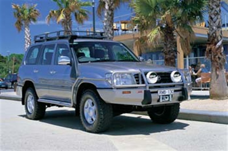 ARB Deluxe Bar Bumper – Fits 1998-2002 Toyota Land Cruiser, One-Piece, Black Steel, Winch, Tow Hook & Antenna Ready