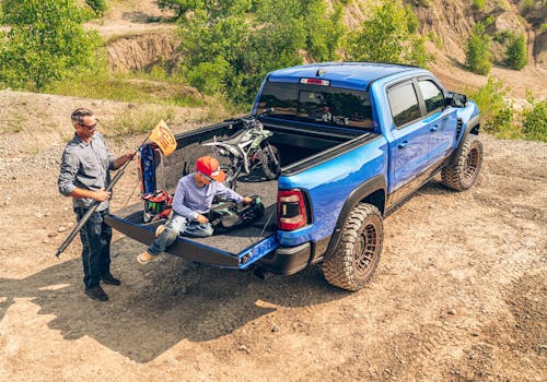 RETRAX Hard Manual Retractable Tonneau Cover Black Matte 4.4 Ft Fits 2019-2023 Ford Ranger