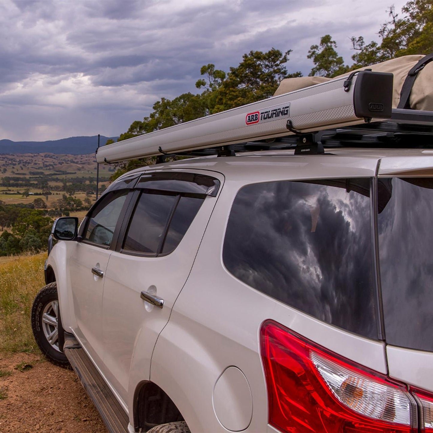 ARB Hard Case Awning With LED Light – 2.5M Silver / Aluminum Encased Waterproof Shade