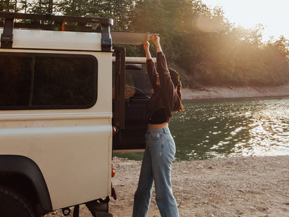 Front Runner Under Rack Table Kit for Roof Rack – Black Aluminum & Steel, 1130(L) x 750(W), Includes Table, Brackets & Latch, Heavy-Duty Design (1PC)