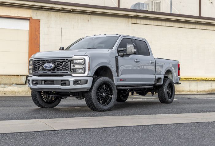 ReadyLift 2.5" Leveling Kit with Falcon 2.1 Shocks – view 3