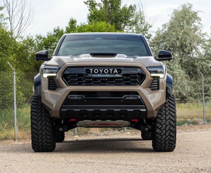 ReadyLift 1.5" Front / 1" Rear SST Lift Kit – view 4