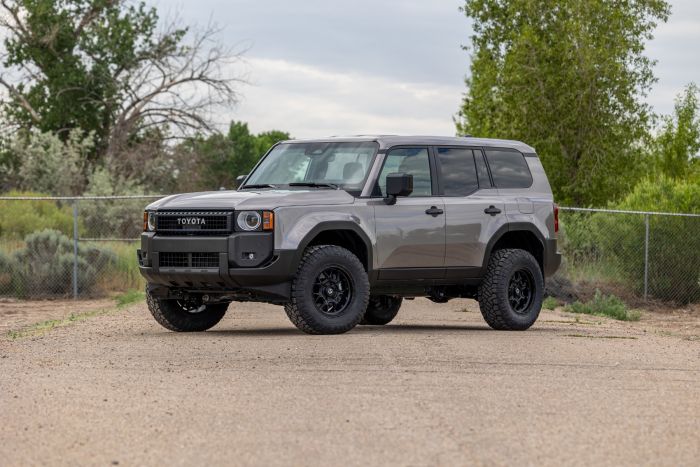 ReadyLift 2.5" Front / 1" Rear SST Lift Kit – view 2