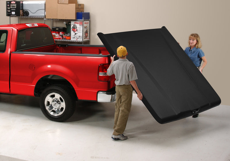 UnderCover Elite Hinged Tonneau Cover 69.3 In. Fits 2014-18 Sierra
