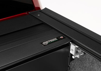 RetraxONE XR Manual Retractable Tonneau Cover 76.3 In. Fits 2019-25 Ram 1500 No RamBox