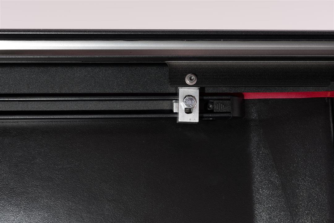Retrax Hard Manual Retractable Tonneau Cover 5.5 Ft Fits 2022-25 Toyota Tundra w/ Deck Rail & w/o Trail (Black Matte)
