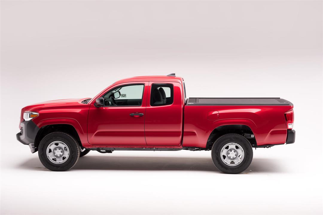 Retrax Hard Manual Retractable Tonneau Cover 5.5 Ft Fits 2022-25 Toyota Tundra w/ Deck Rail & w/o Trail (Black Matte)