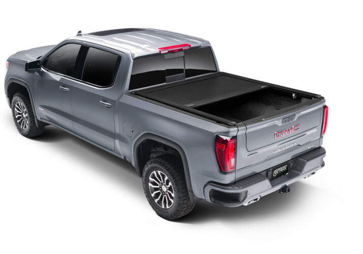 Retrax Hard Manual Retractable Tonneau Cover 5 Ft Fits 2023-25 Chevrolet Colorado/GMC Canyon