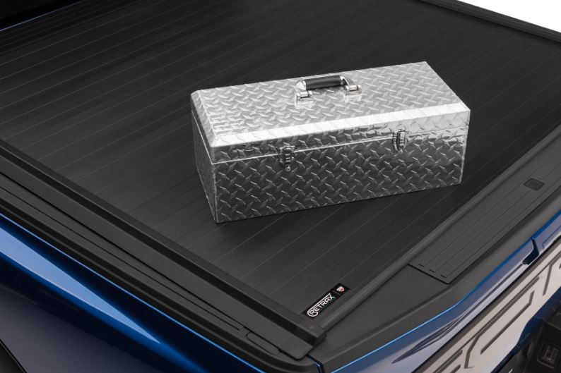 RETRAX Hard Manual Retractable Tonneau Cover Black Matte 5 Ft Fits 2015-2023 Chevrolet Colorado/GMC Canyon