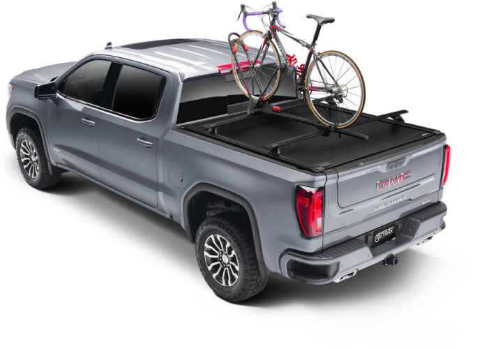 Retrax Hard Manual Retractable Tonneau Cover 5 Ft Fits 2023-25 Chevrolet Colorado/GMC Canyon