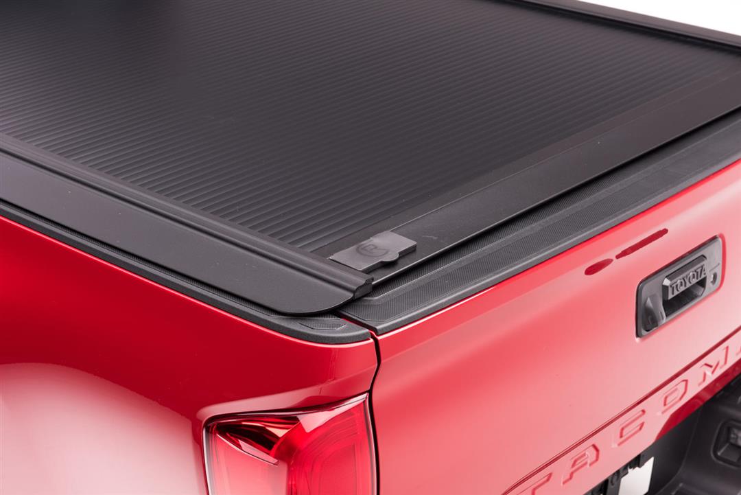 Retrax Hard Manual Retractable Tonneau Cover 5.5 Ft Fits 2022-25 Toyota Tundra w/ Deck Rail & w/o Trail (Black Matte)