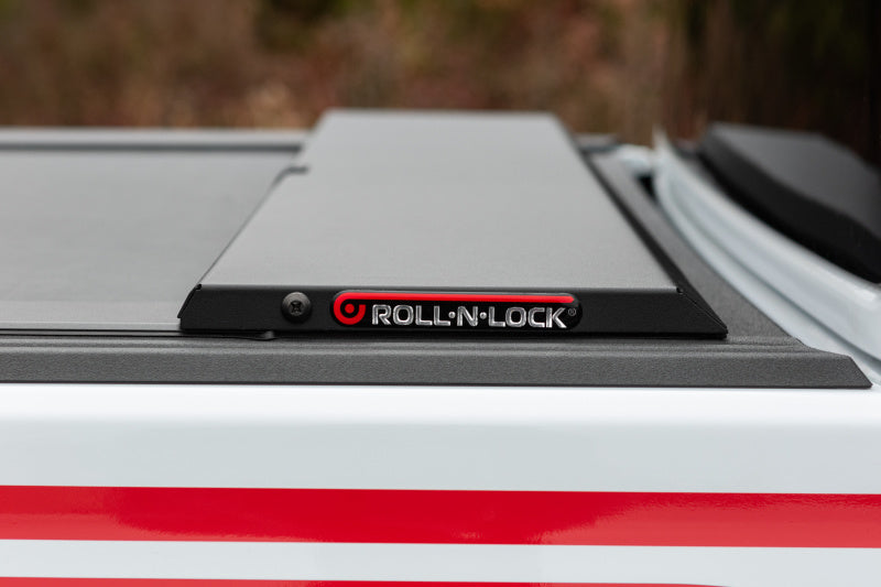 ROLL-N-LOCK M-Series Soft Retractable Tonneau Cover 5' Fits 2020-24 Gladiator No Trail Rail System