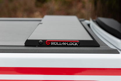 ROLL-N-LOCK M-Series Soft Retractable Tonneau Cover 5' Fits 2020-24 Gladiator No Trail Rail System