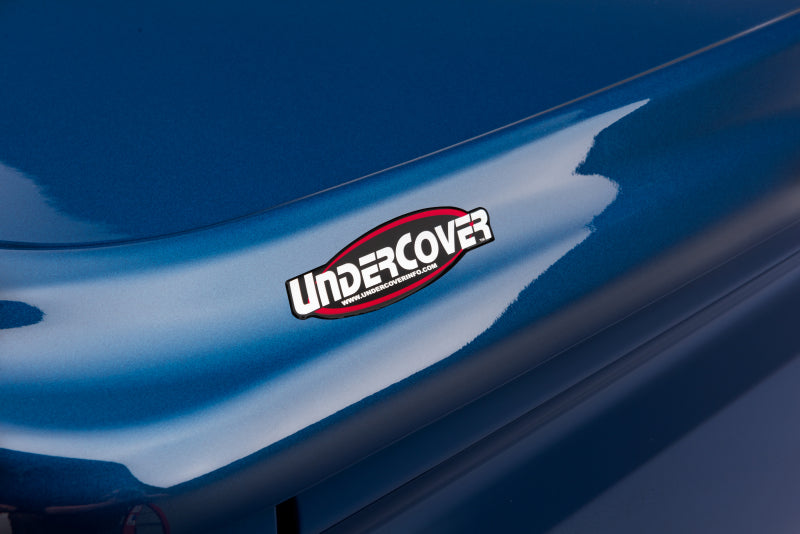 UnderCover LUX Hinged Tonneau Cover 5' Fits 2015-22 Col/Can (Olympic White)