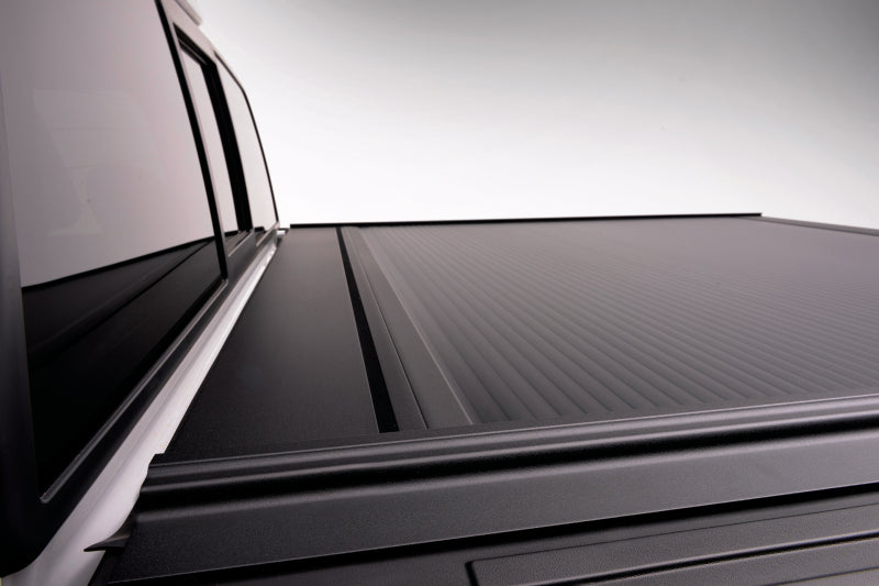 RetraxONE MX Hard Manual Retractable Tonneau Cover 6' Fits 2015-22 Colorado/Canyon w/out Stake Pocket