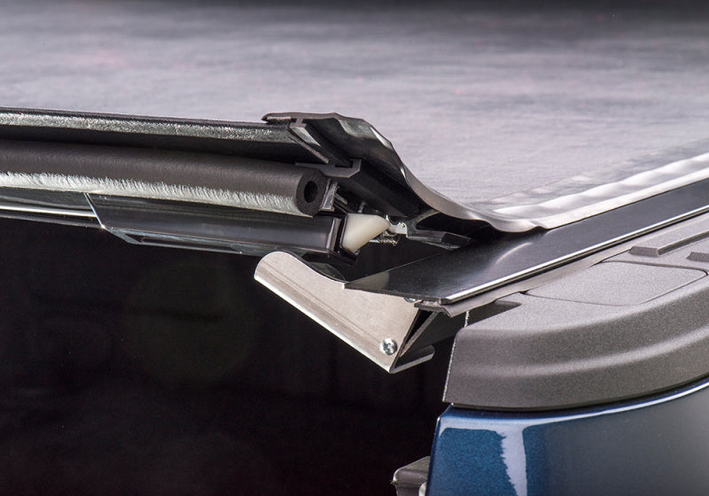 BAK Revolver X2 Hard-Rolling Tonneau Cover 6'7" Fits 2015-20 F150