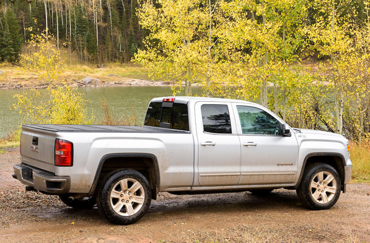 BAKFlip F1 6'6" Folding Tonneau Cover Fits 2014-19 Silverado Sierra HD