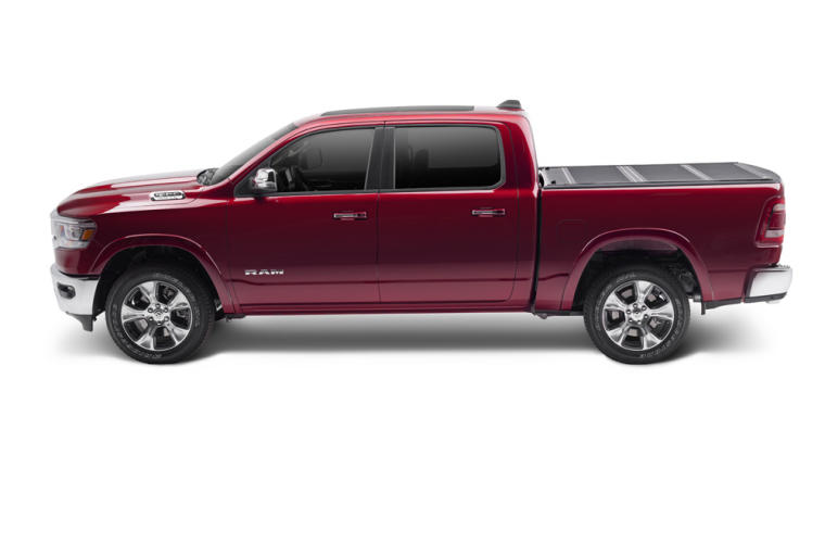 UNDERCOVER Armor Flex Hard Folding Tonneau Cover 6'4" Fits 2019-24 Ram 1500 (New Body Style) W/O RamBox & Multifunction Tailgate