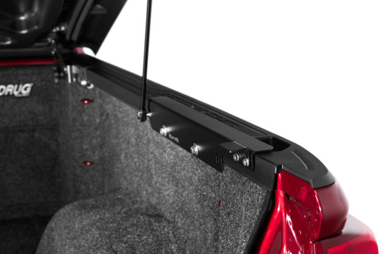 UNDERCOVER LUX Hard Tilt Tonneau Cover 5'10" Fits 2019-24 Chevrolet Silverado - North Sky Blue Metallic