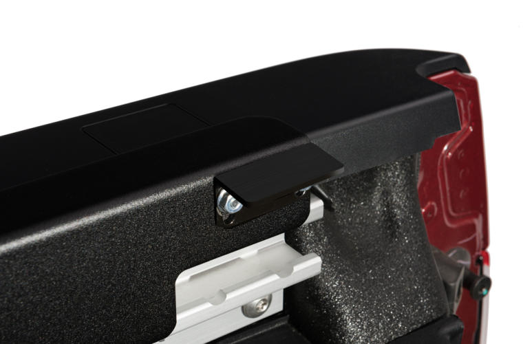 UNDERCOVER SE Hard Tilt-Up Tonneau Cover 5'7" Fits 2019-24 Ram - Black Textured
